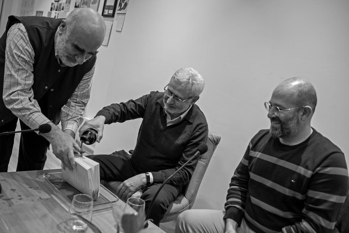 Գինեձօն Զահրատի ամբողջական թարգմանութեան